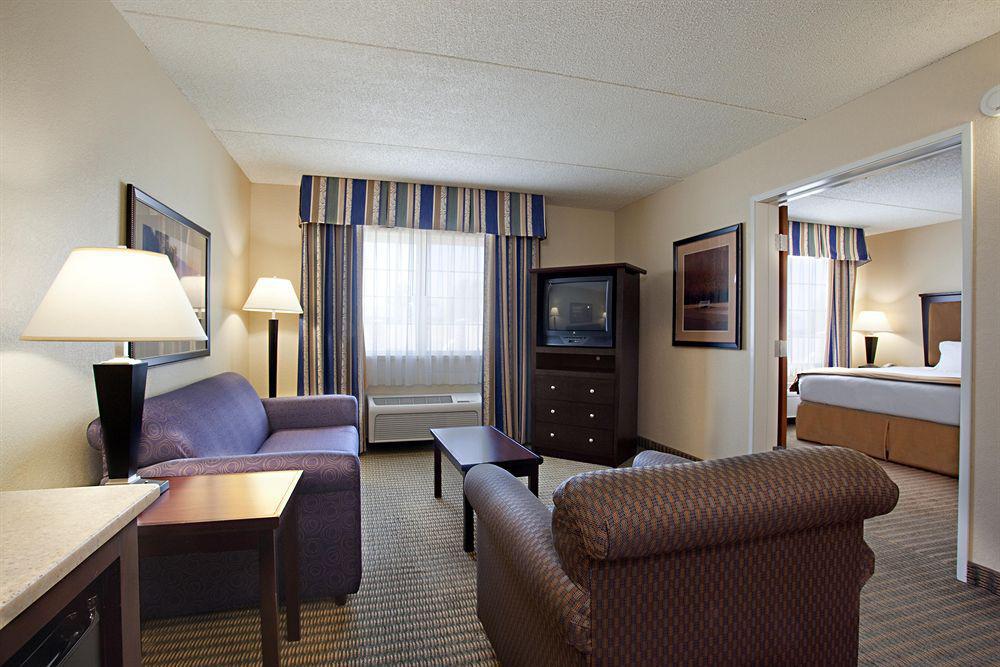 Holiday Inn Express & Suites Wheat Ridge-Denver West By Ihg Room photo