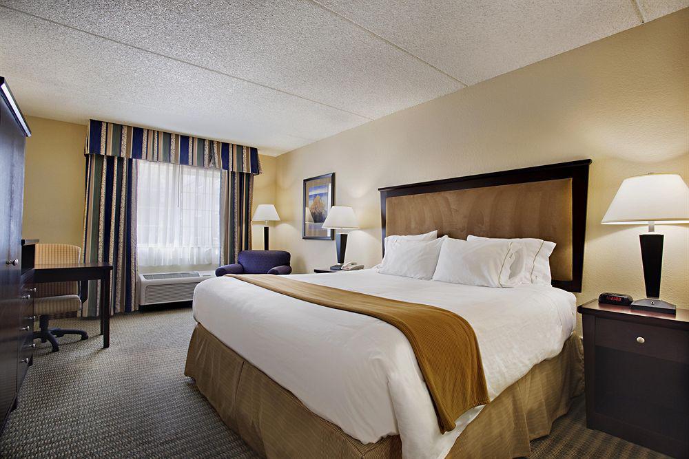 Holiday Inn Express & Suites Wheat Ridge-Denver West By Ihg Room photo